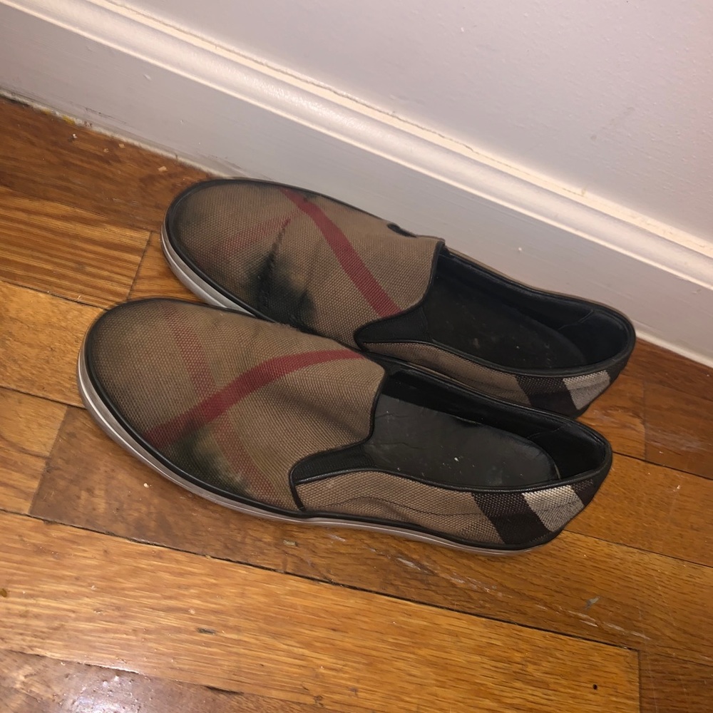 PRE OWNED Authentic Burberry Sneakers!